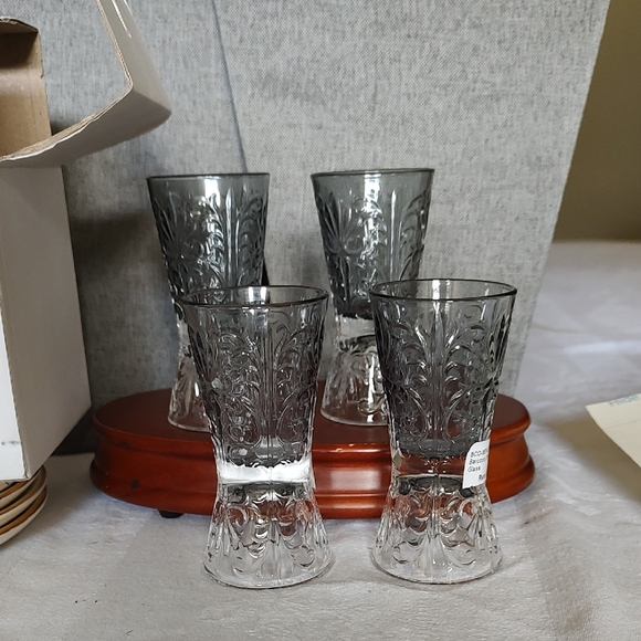 NWT Vietri Barocco Smoke Liquor Glasses - Picture 1 of 6